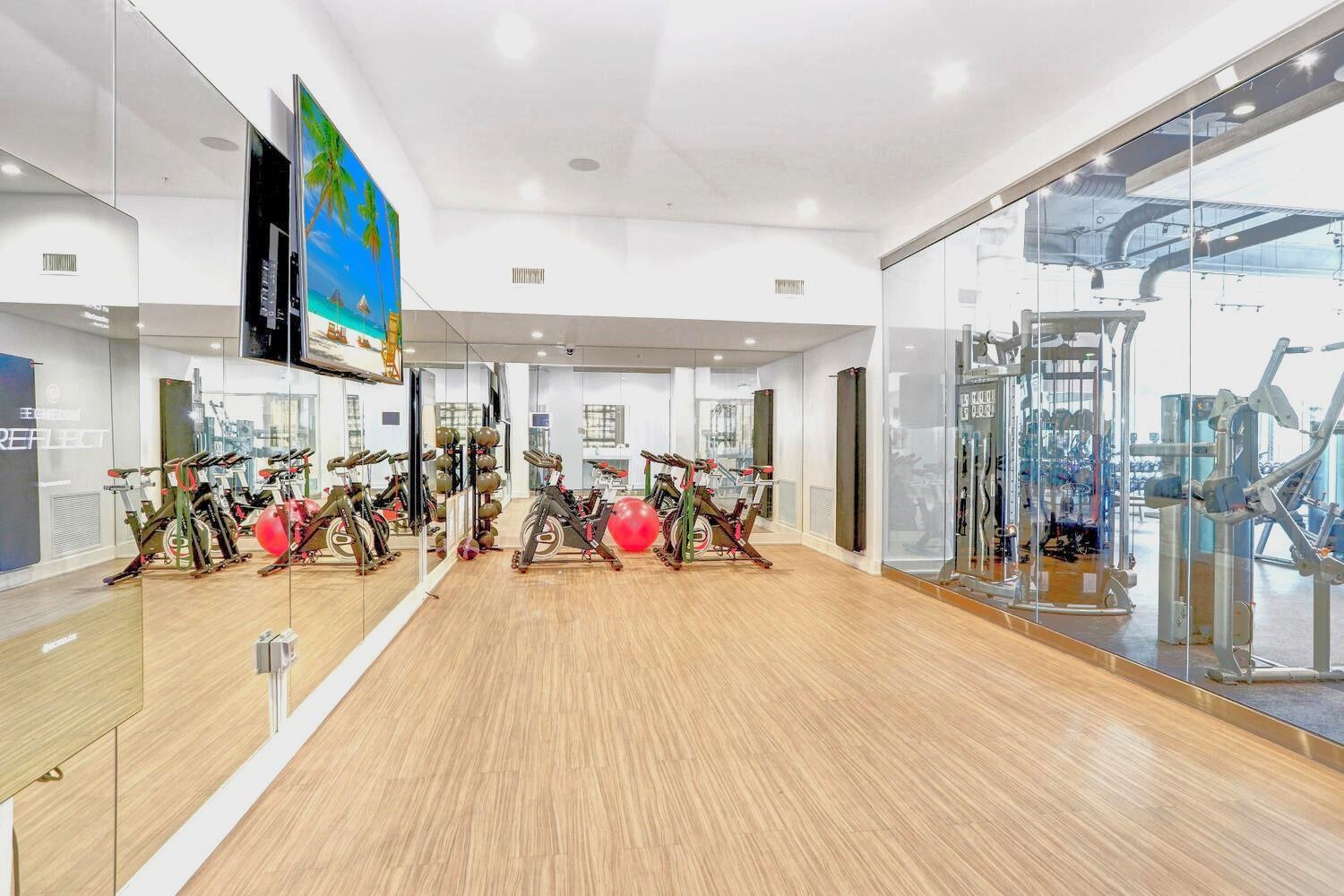 Modern 1br Downtown Oasis W Balcony & Rooftop Pool Appartement *