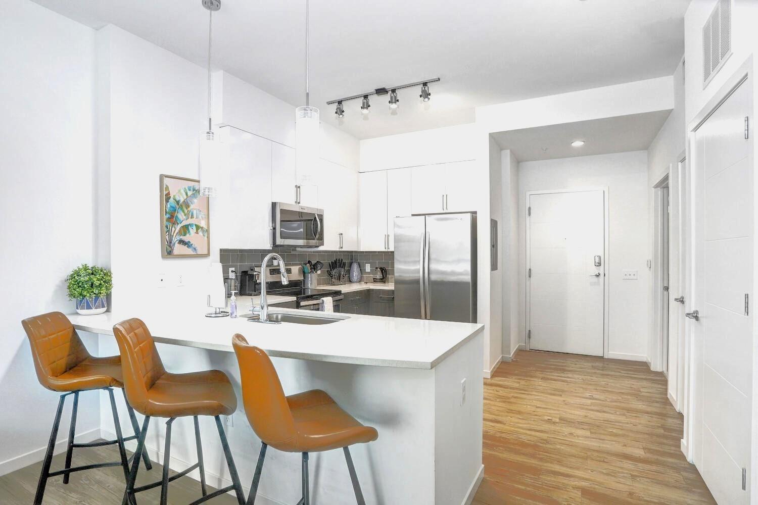 Modern 1br Downtown Oasis W Balcony & Rooftop Pool * Tampa