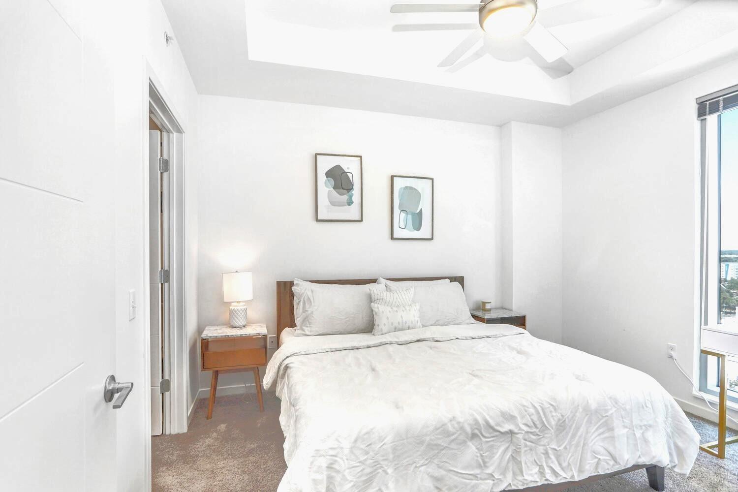 Modern 1br Downtown Oasis W Balcony & Rooftop Pool *